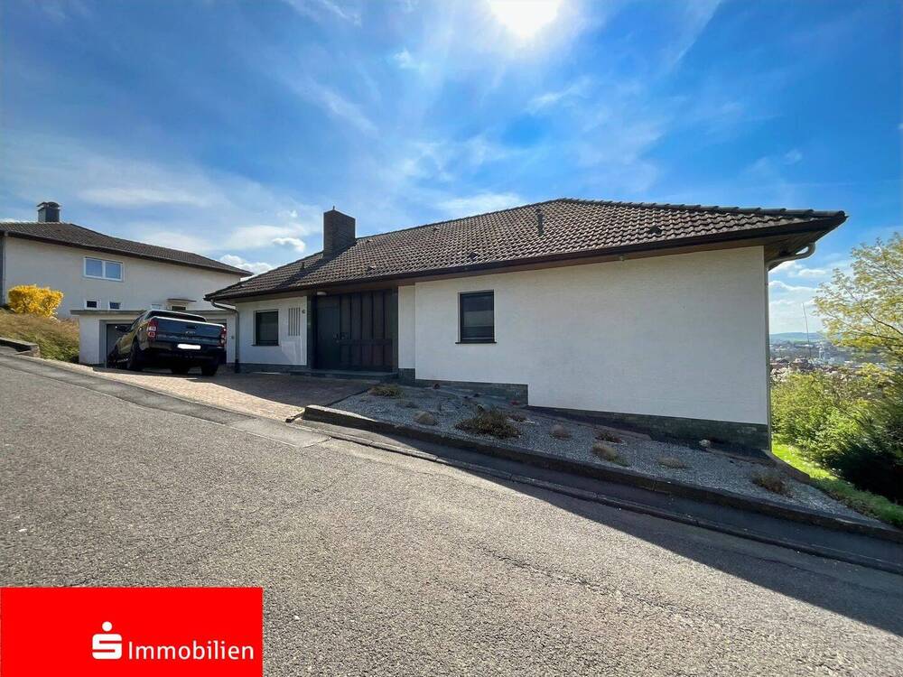 Thumbnail-Einfamilienhaus im Bungalowstil mit Schwimmbad !