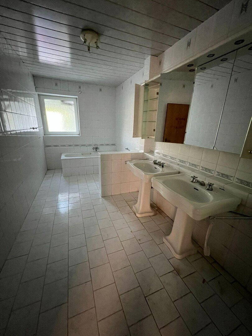 Thumbnail-Großzügige 6-Zimmer-Wohnung zur Selbstgestaltung in Obernkirchen