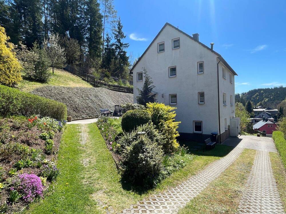 Thumbnail-Wohlfühloase im „Grünen“ – Großes teilsaniertes EFHZFH mit zwei Garagen, großem Garten und Forstfläche in ruhiger Waldrandlage in Großolbersdorf