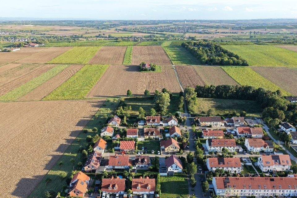 Thumbnail-TRAUMHAFTES GRUNDSTÜCK IN EBERSHEIM - Ihr Einfamilienhaus in bester Lage