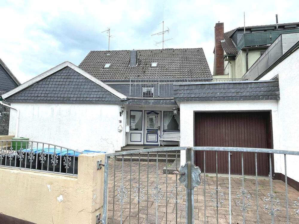 Thumbnail-Vielseitige Immobilie: Einfamilienhaus mit Appartement und vermietetem Ladenlokal in zentraler Lage