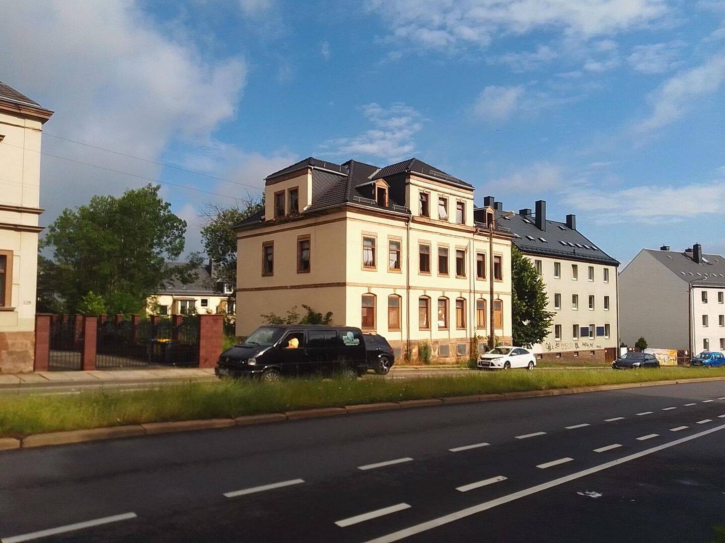 Thumbnail-MFH mit großem Garten