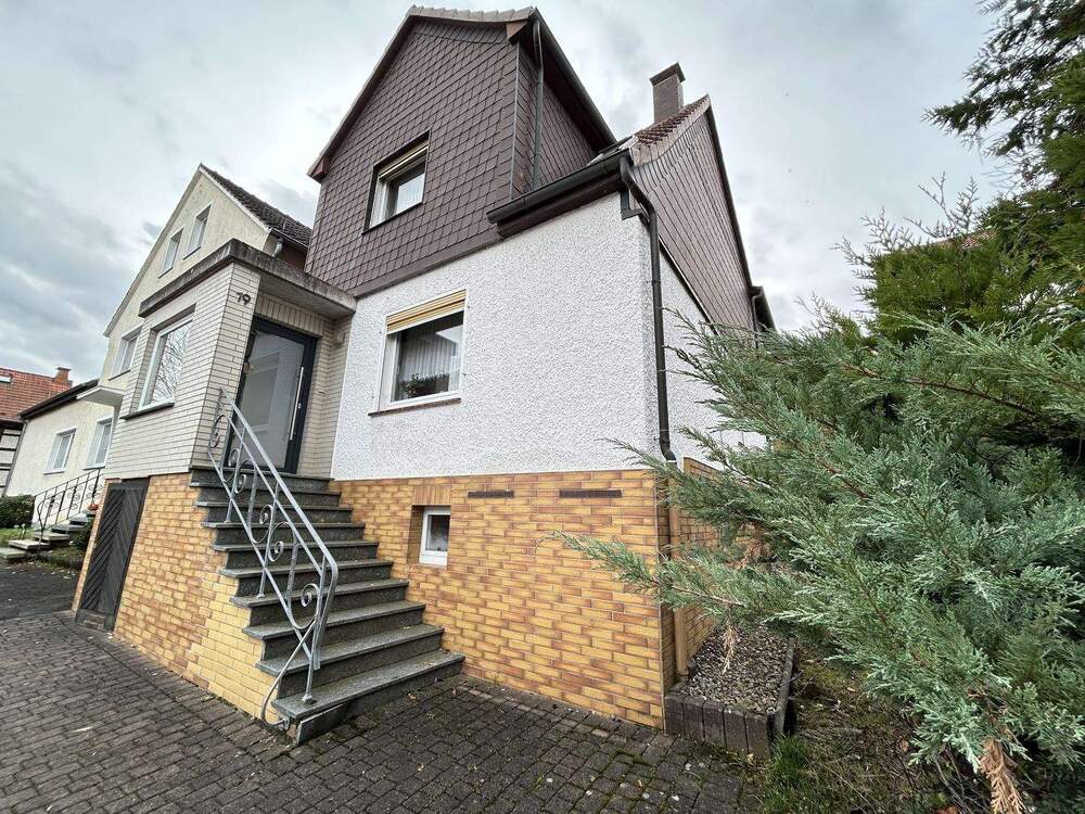 Thumbnail-Charmantes Einfamilienhaus mit Garten, Loggia und Garage - ein Haus mit Geschichte und Zukunft