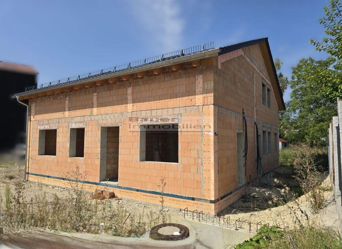 Thumbnail-Mehrfamilienhaus mit Gewerbeeinheit in Gaimersheim zu verkaufen.