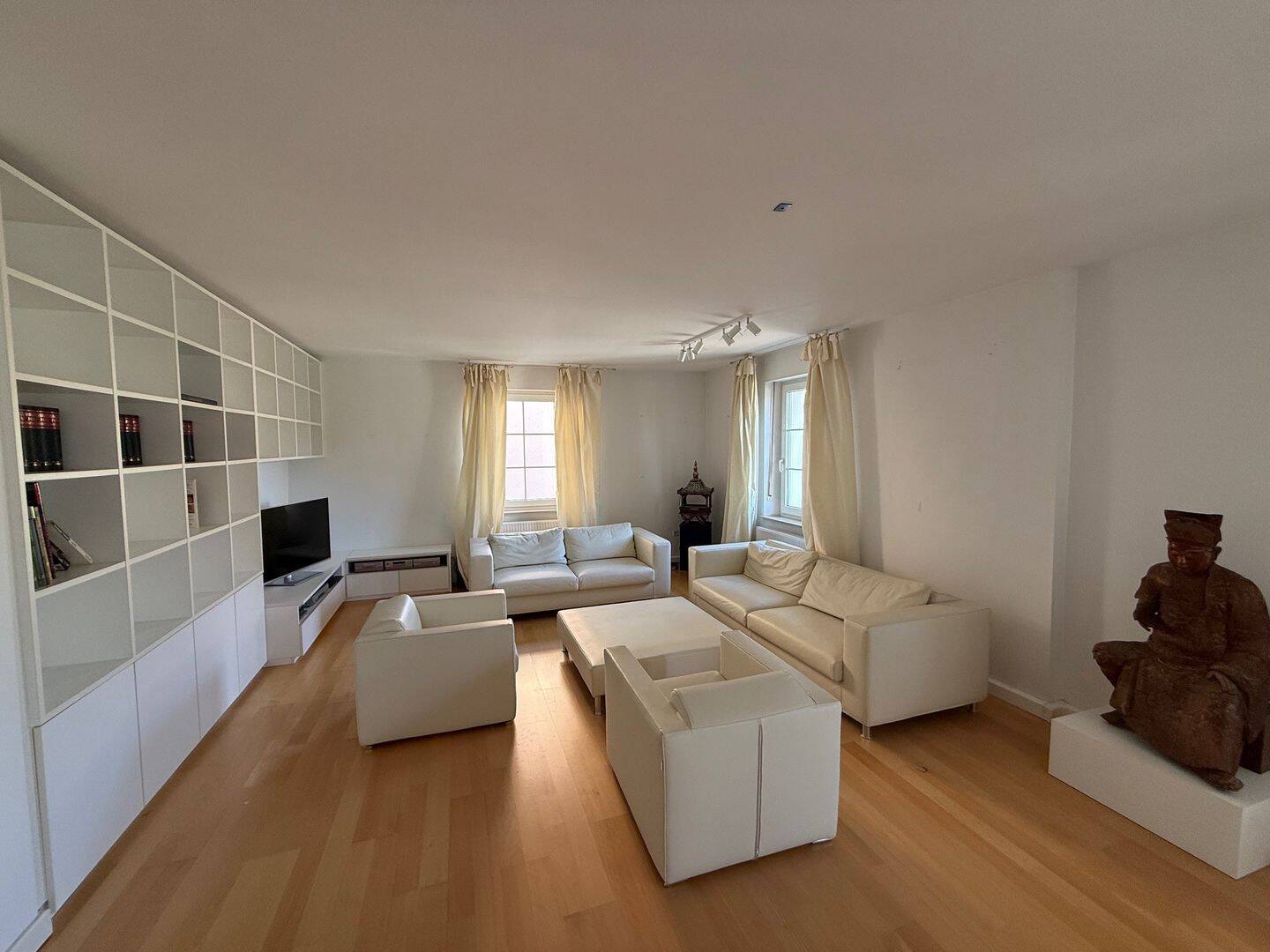 Thumbnail-hochwertige 4-Zi.-Wohnung mit EBK, Balkon und Garage