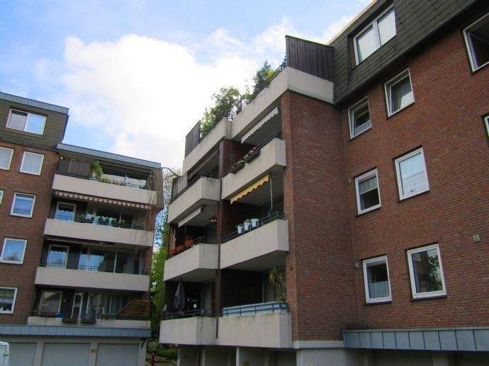 Thumbnail-Ruhige Lage direkt in der Innenstadt: renovierte 3-Zimmerwohnung mit Balkon u. Garage