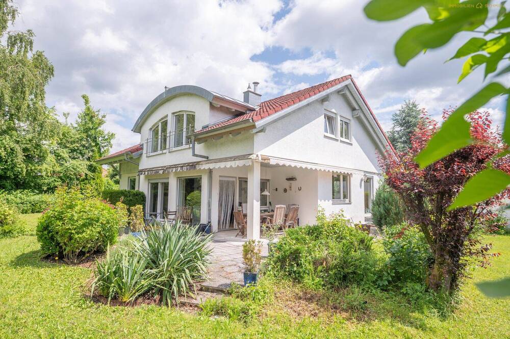 Thumbnail-Einfamilienhaus mit Einliegerwohnung, Doppelgarage und Gartenparadies in der Ravensburger Weststadt