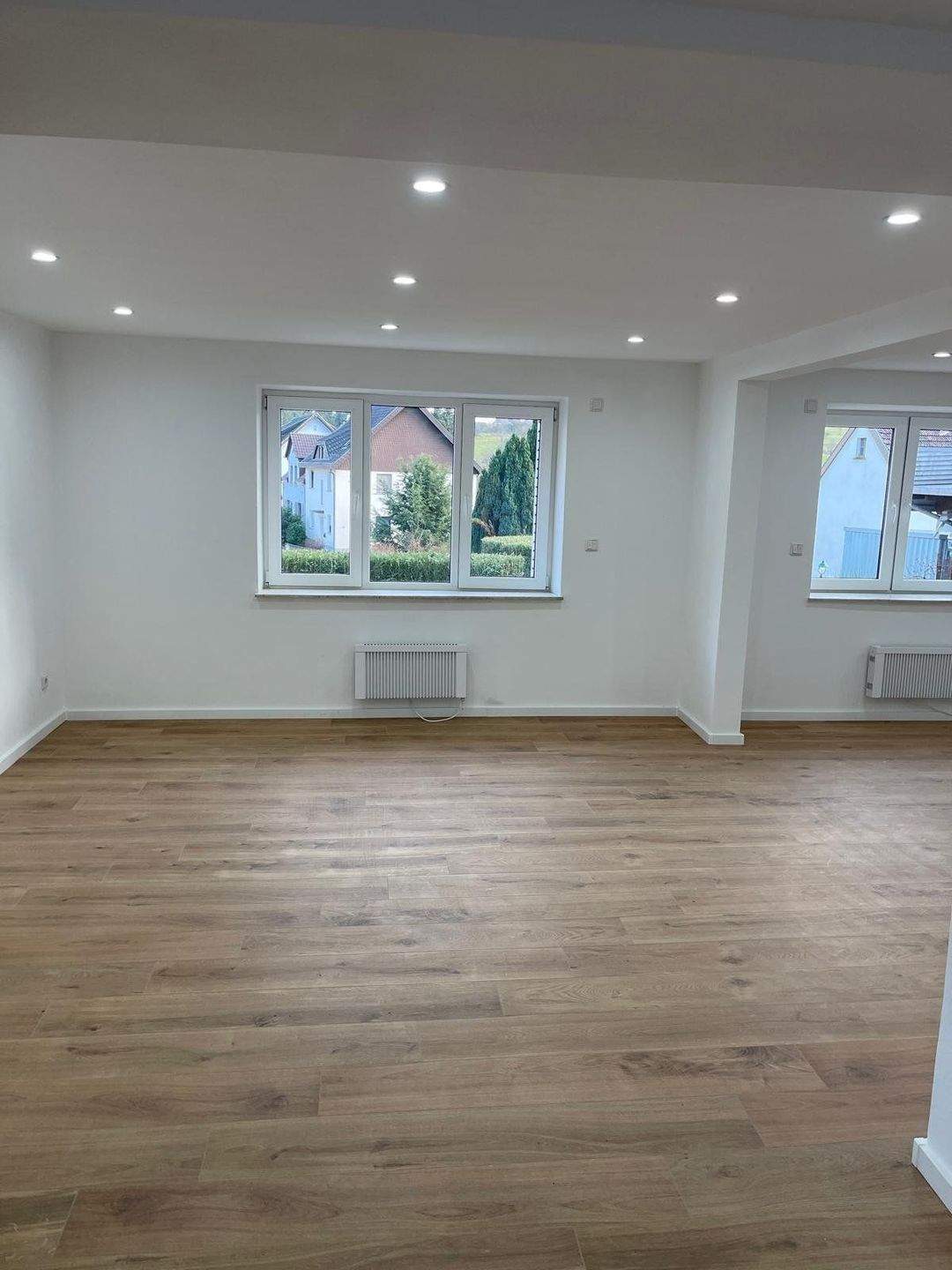 Thumbnail-Modern saniertes Einfamilienhaus mit 188 m² Wohnfläche, Garten & Terrasse - Top Preis in Dirmingen!