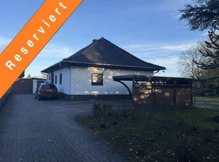 Thumbnail-Dörverden-Hülsen: Charmanter Walmdachbungalow mit Keller, Garage und Carport auf großem Grundstück