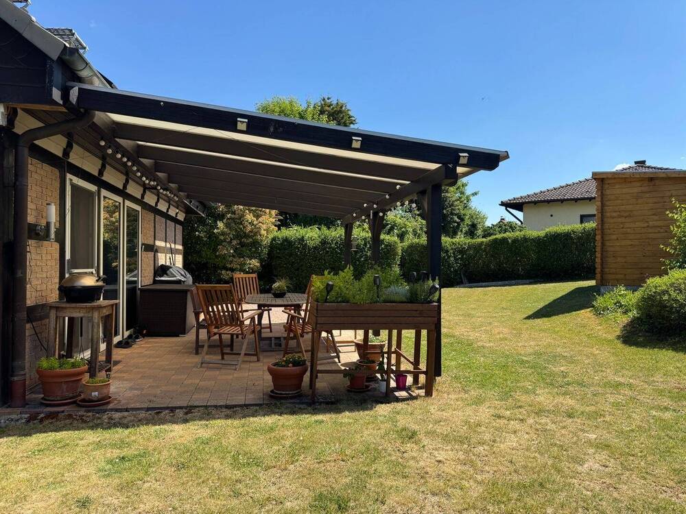 Thumbnail-Top gepflegtes Fachwerkhaus mit Doppelgarage und Garten