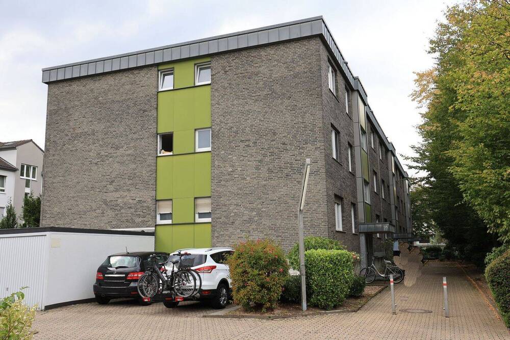 Thumbnail-Großenbaum, Erdgeschosswohnung mit Balkon und Garage, gepflegtes Haus