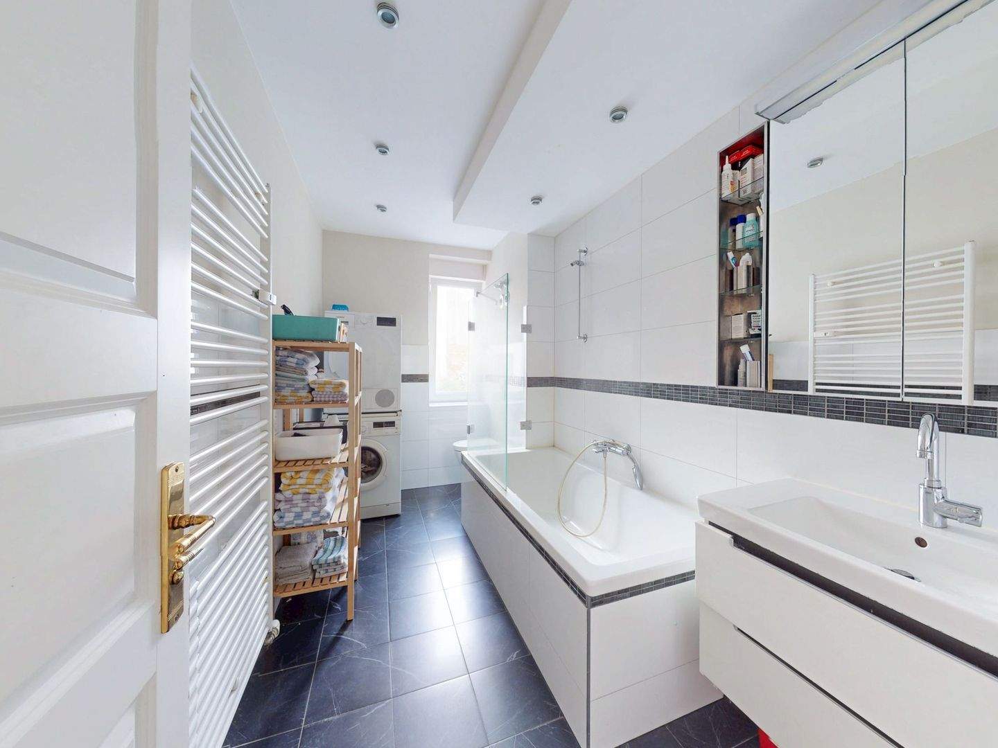 Thumbnail-Modern saniert, klassisch geschnitten: 3-Zimmer-Wohnung mit Parkett