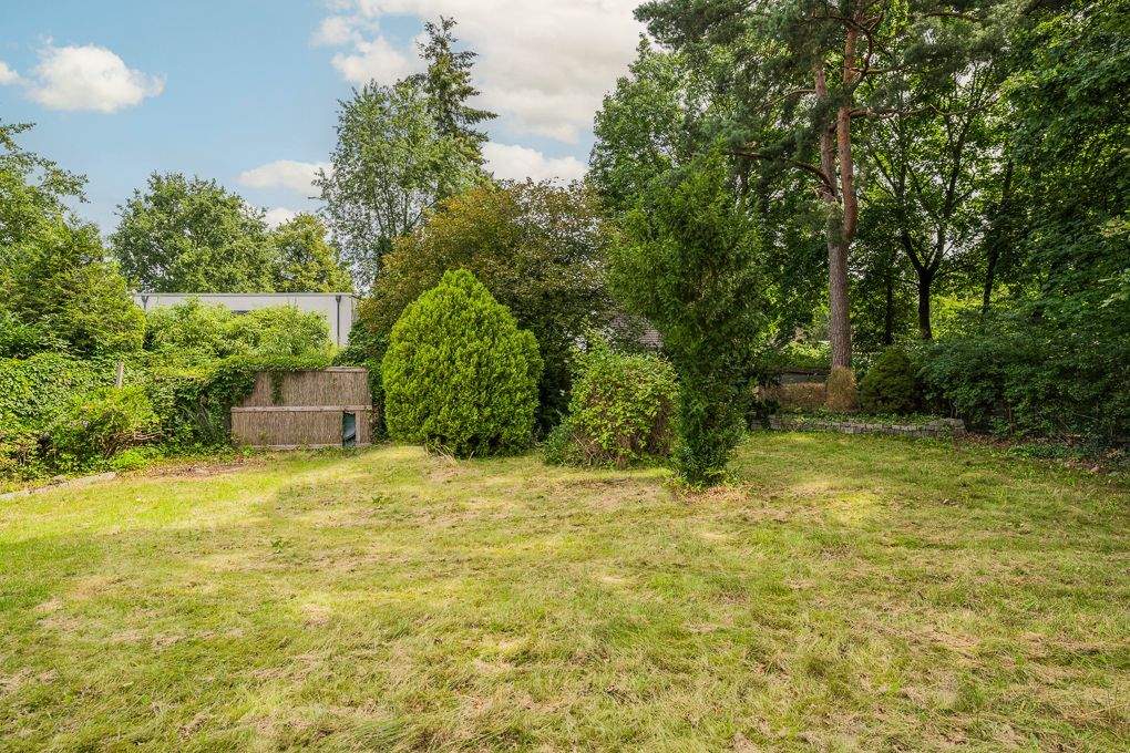 Thumbnail-Großzügiges Eckgrundstück in bester Lage