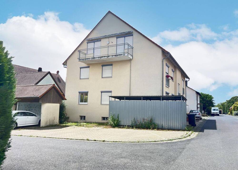 Thumbnail-Zeitnah gestaltete Dachwohnung mit Balkon für Singles und Paare