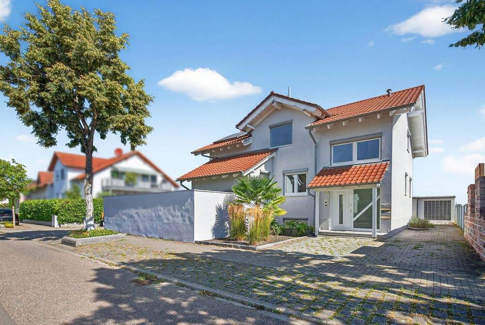 Thumbnail-Großzügiges Wohnhaus mit Potenzial - vielseitig nutzbar als Ein- bis Dreifamilienhaus in Neuthard