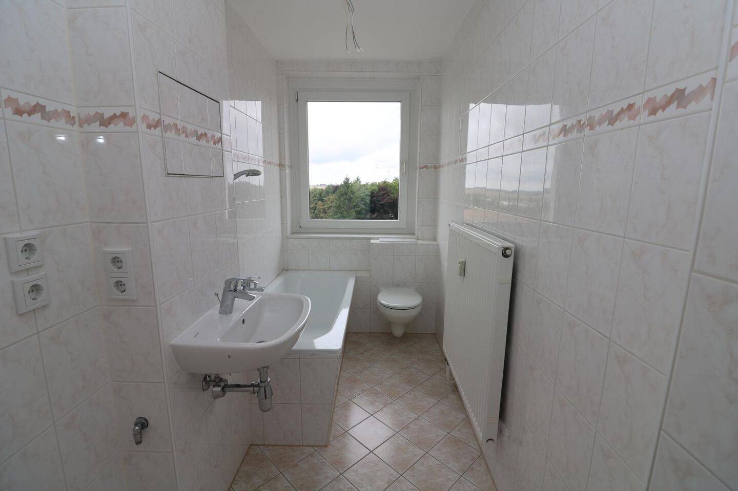 Bad mit Wanne