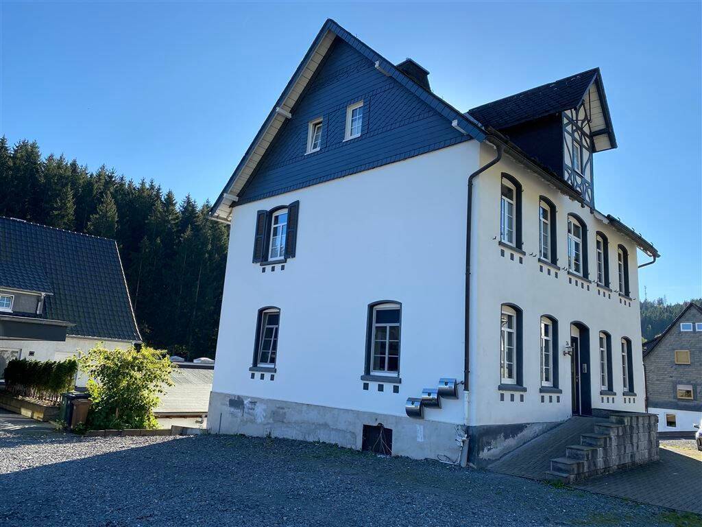 Straßen-Ansicht