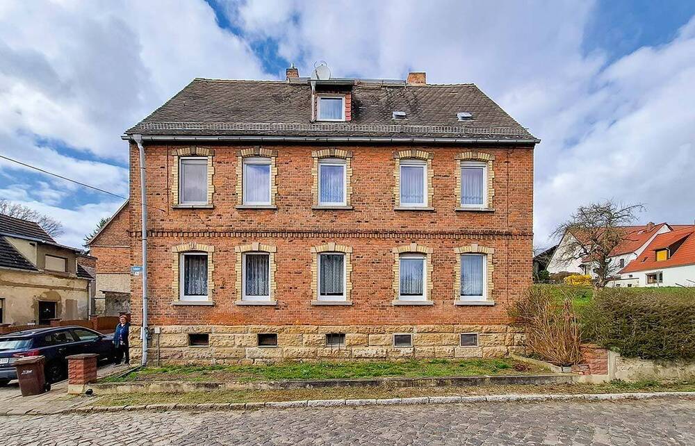 Thumbnail-AUKTION: Mehrfamilienhaus mit Anbau in idyllischer Dorflage