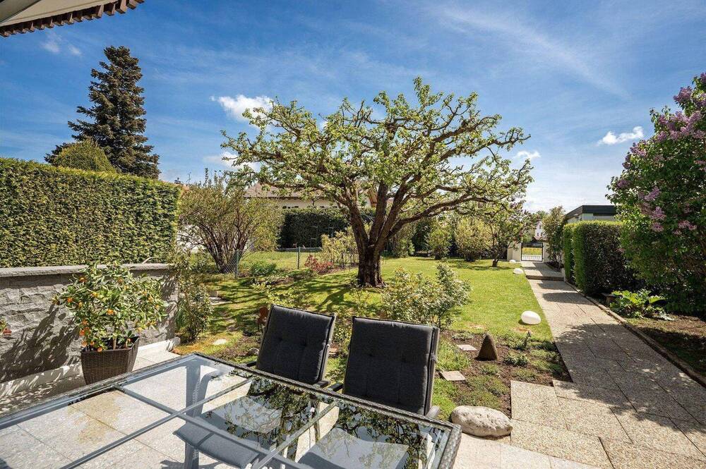 Thumbnail-von Privat, charmante Doppelhaushälfte mit großem Garten in ruhiger Bestlage von Otterfing