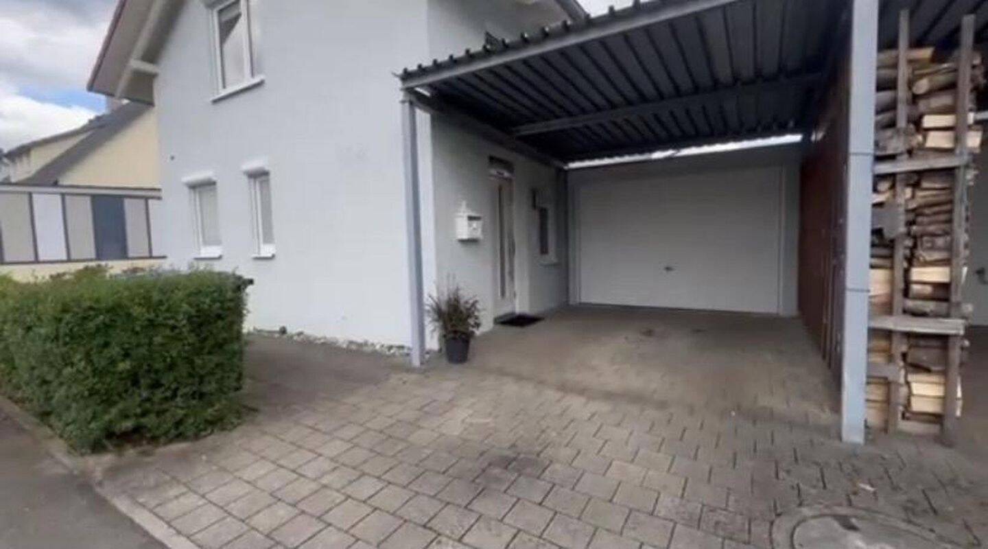 Thumbnail-Wohnen mit Gartenidylle in Engen - modernes EFH mit Terrasse, Balkon & 5,5 Zimmer