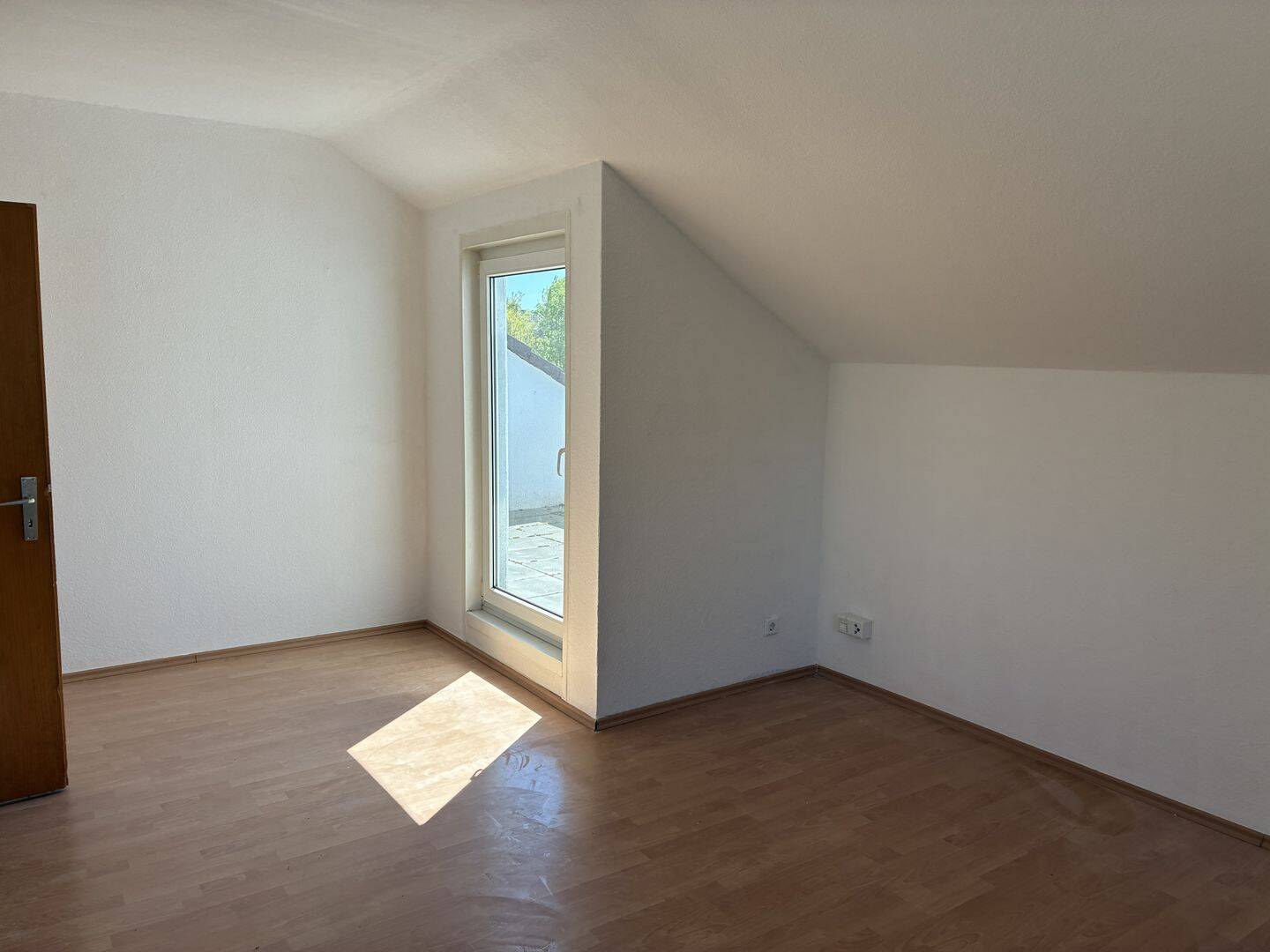 Thumbnail-Helle Dachgeschosswohnung mit großer Dachterrasse in stadtnaher Lage