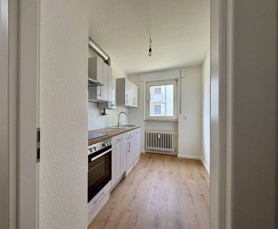 Thumbnail-Einziehen und wohlfühlen ! Ideale, geräumige 2-Zimmer-Wohnung mit Balkon, Einbauküche und Stellplatz