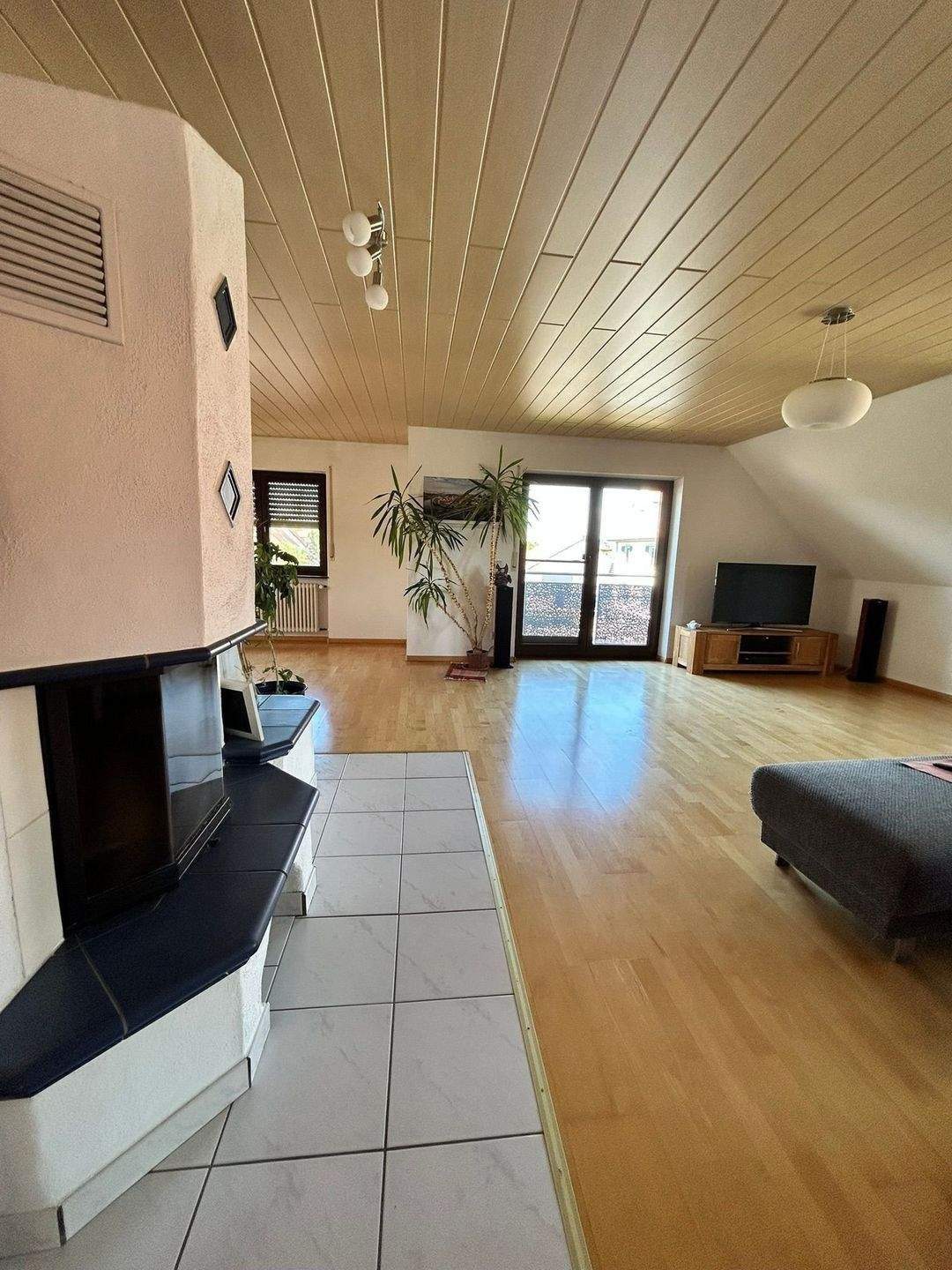 Thumbnail-3-Zimmer-Dachgeschosswohnung – Wohnen im Zweifamilienhaus mit Privatsphäre