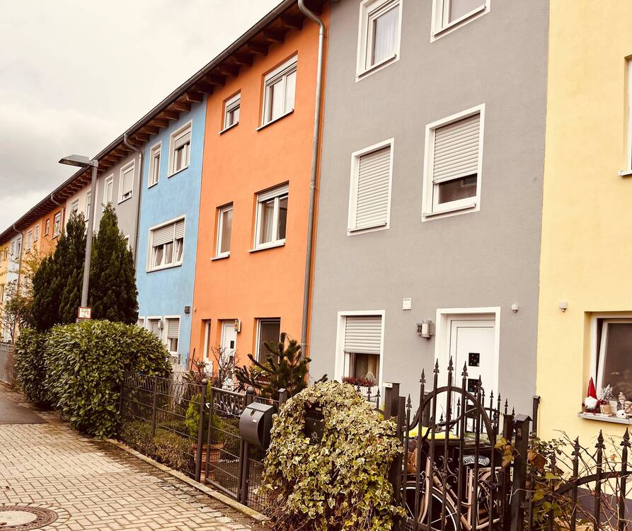 Thumbnail-Schönes Reihenmittelhaus in Top Lage von Nürnberg
