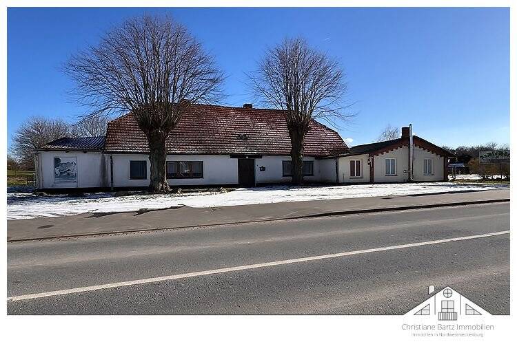 Thumbnail-Wohnhaus mit Gastwirtschaft auf großem Grundstück im Außenbereich zu verkaufen