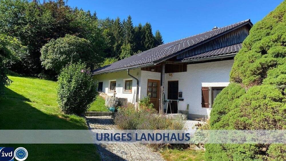 Thumbnail-FERNBLICK - URIGES LANDHAUS MIT NEBENGÄUBEDEN