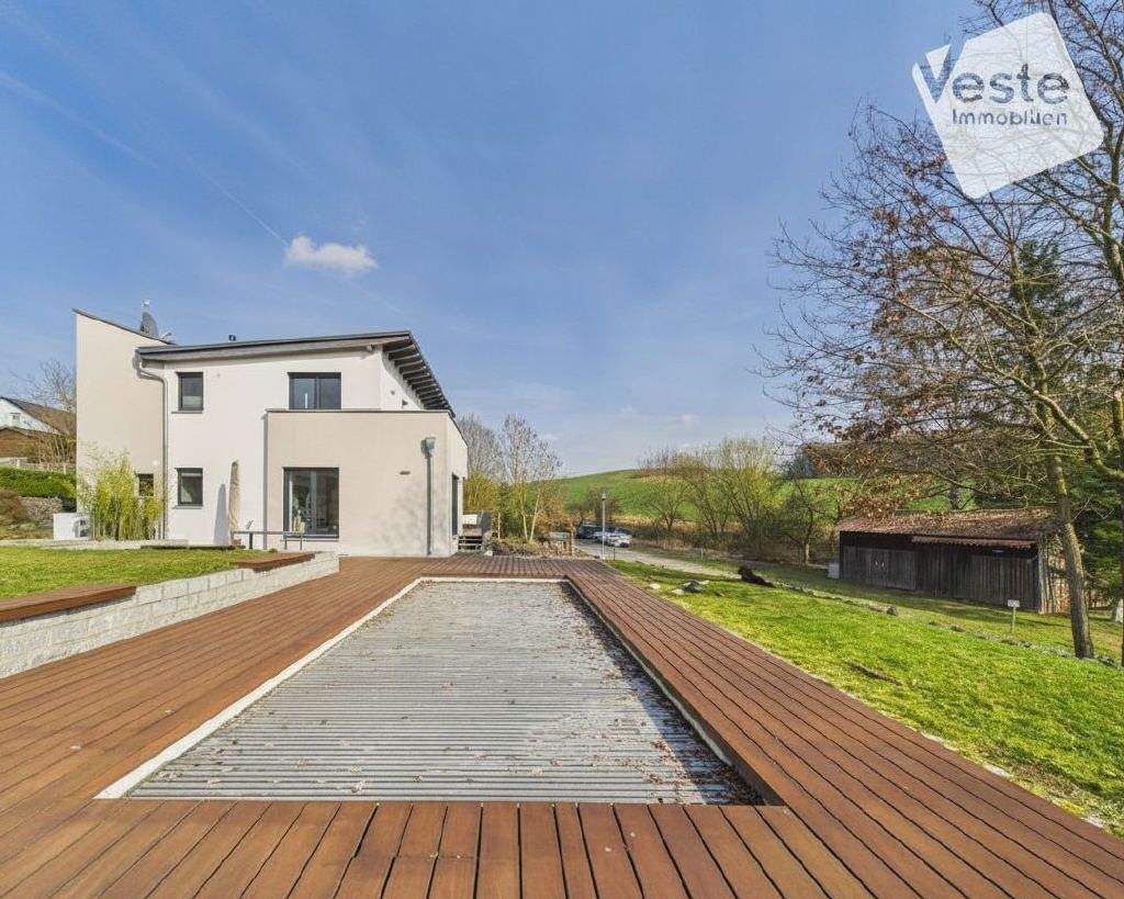 Thumbnail-Ein Ort für besondere Momente - modernes Einfamilienhaus mit Pool, Wellnessbad und sonnigen Terrassen