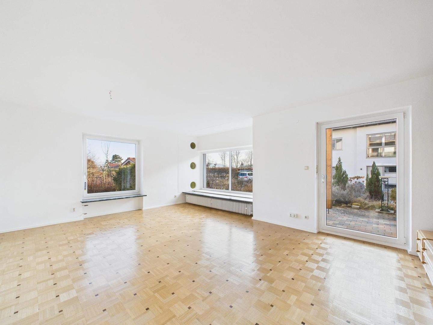 Thumbnail-Frisch renovierte Erdgeschosswohnung mit Südwestterrasse und umliegenden Garten