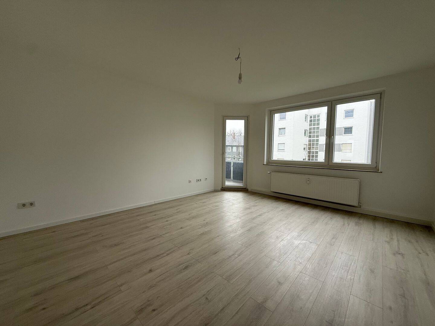 Thumbnail-Frisch sanierte 3 Zimmer-Wohnung in zentraler Lage!