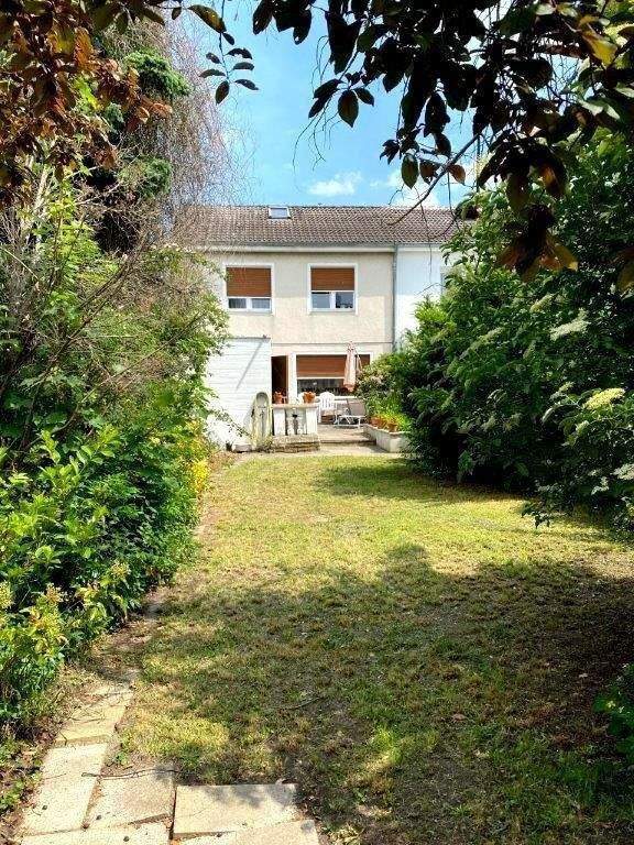 Thumbnail-- Nähe Britzer Garten Reihenendhaus mit Terrasse, Keller und Garage -