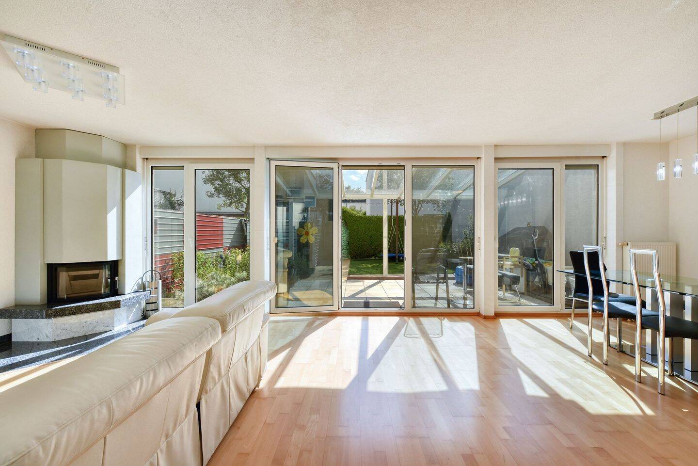 Thumbnail-+++ TOP gepflegt, sonnig & ruhig - Hobbyraum, Sauna, Holz-Kamin, Terrasse, Garten, Dach-Terrasse - EBK, TG & Kfz-Stpl...