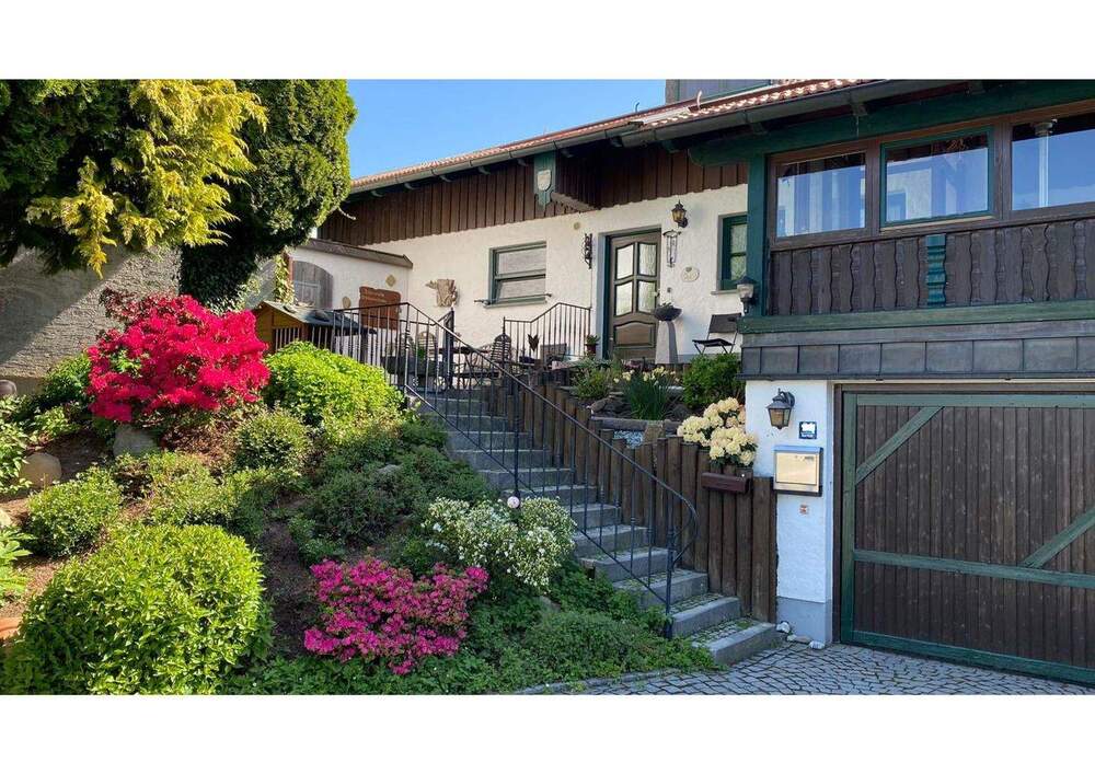 Thumbnail-Klasse Einfamilienhaus in Waldkirchen mit viel Potential in bester Lage Bayerns