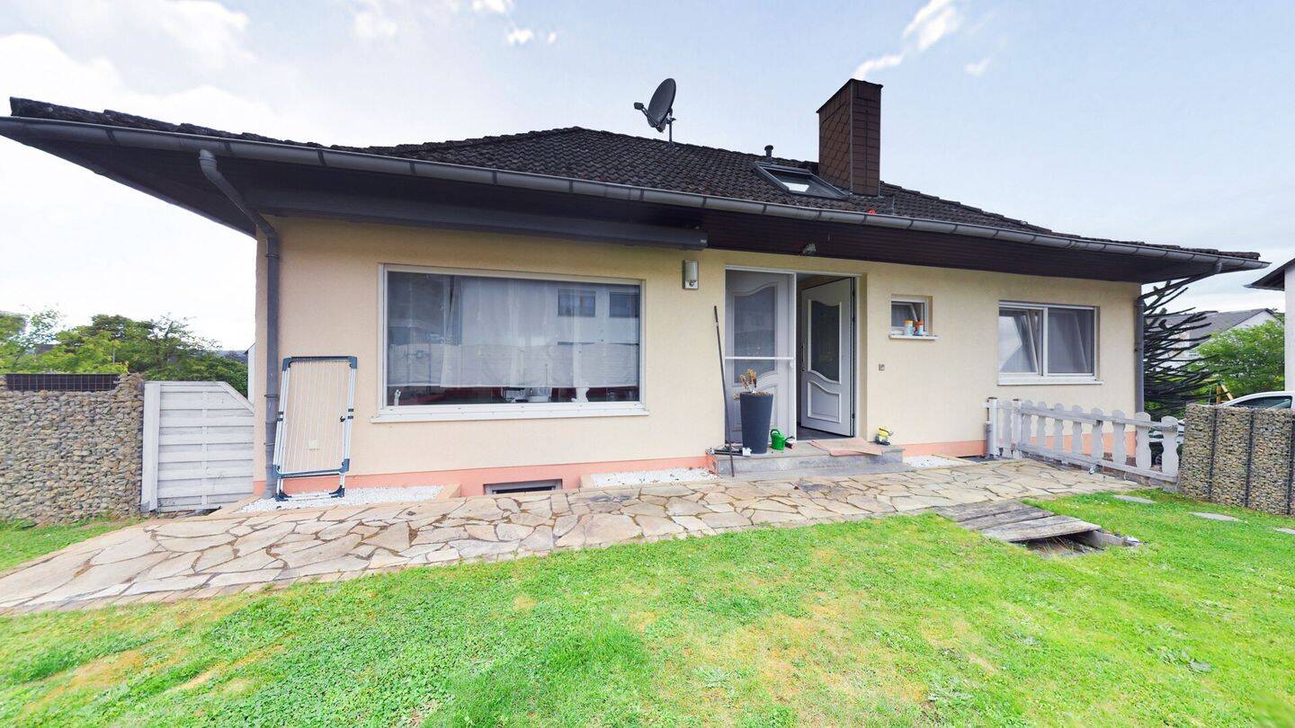 Thumbnail-Bungalow mit Einliegerwohnung... da kann Oma endlich bei uns wohnen!