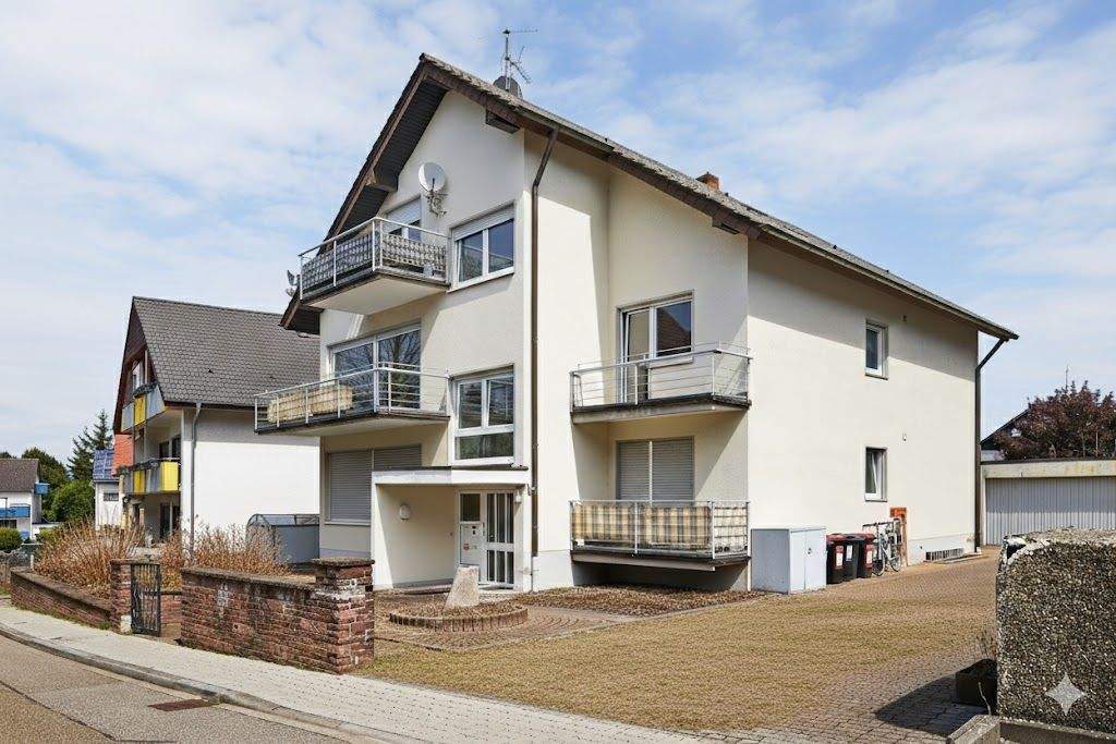 Thumbnail-Sanierungsbedürftige 4 Zimmer-Wohnung mit drei Balkonen und viel Raum zur individuellen Gestaltung