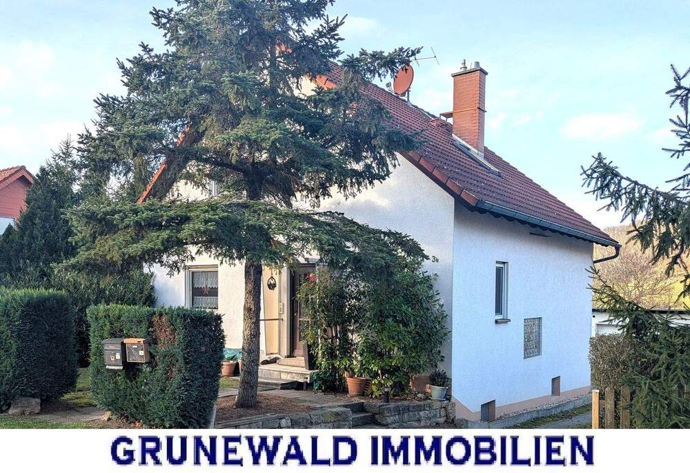 Thumbnail-Ruhiges Einfamilienhaus mit Einliegerwohnung, Gartenidylle und Doppelgarage. Ideal für Familie & Mehrgenerationenwohnen.