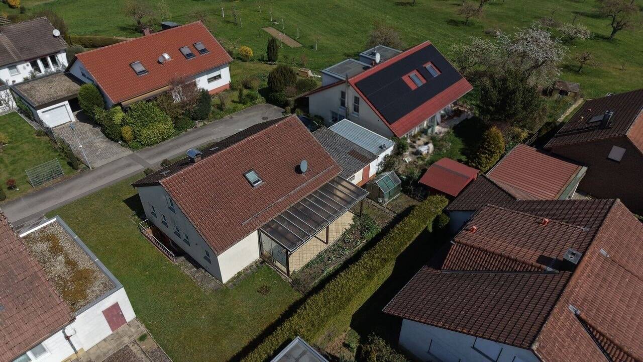 Thumbnail-Ruhige Anliegerstraße direkt am Ortsrand - Familie was willst du mehr!