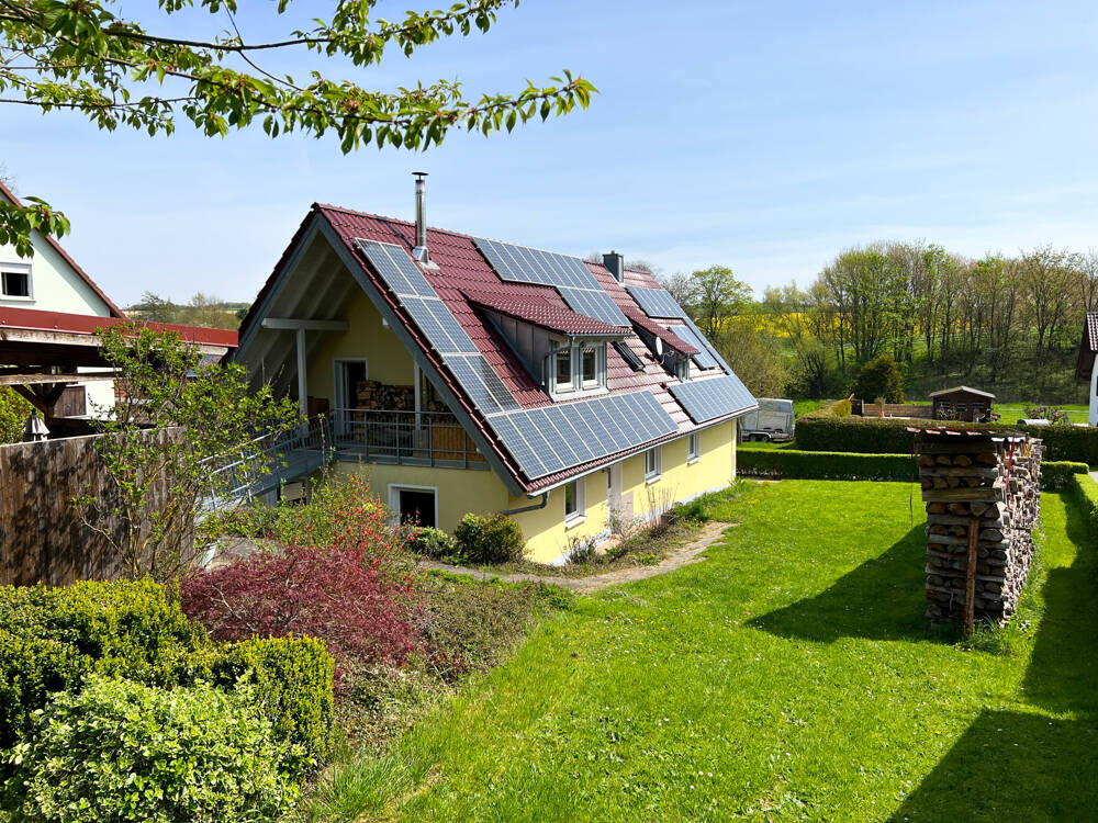Thumbnail-Energetisch modernisiertes Ein- bzw. Zweifamilienhaus mit Doppelgarage und Garten!