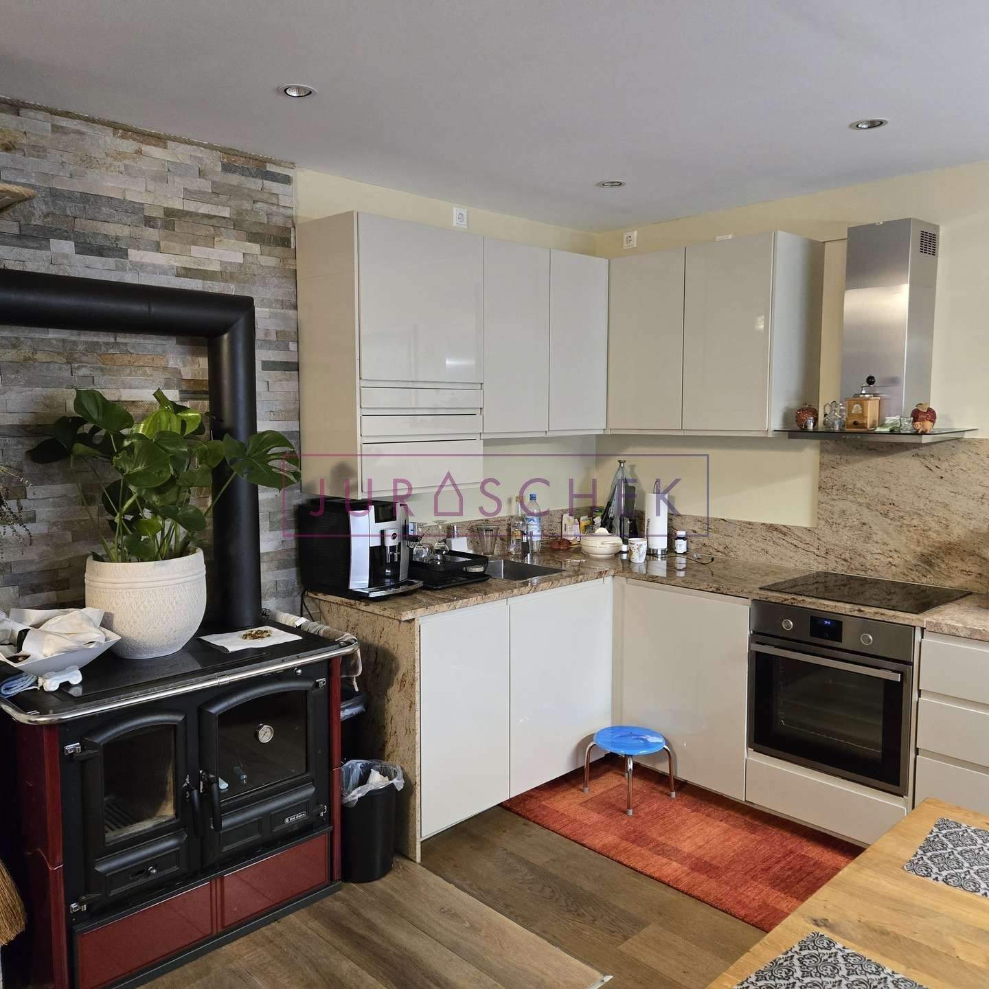 Thumbnail-Gemütliche Erdgeschosswohnung mit Balkon in zentraler, ruhiger Lage