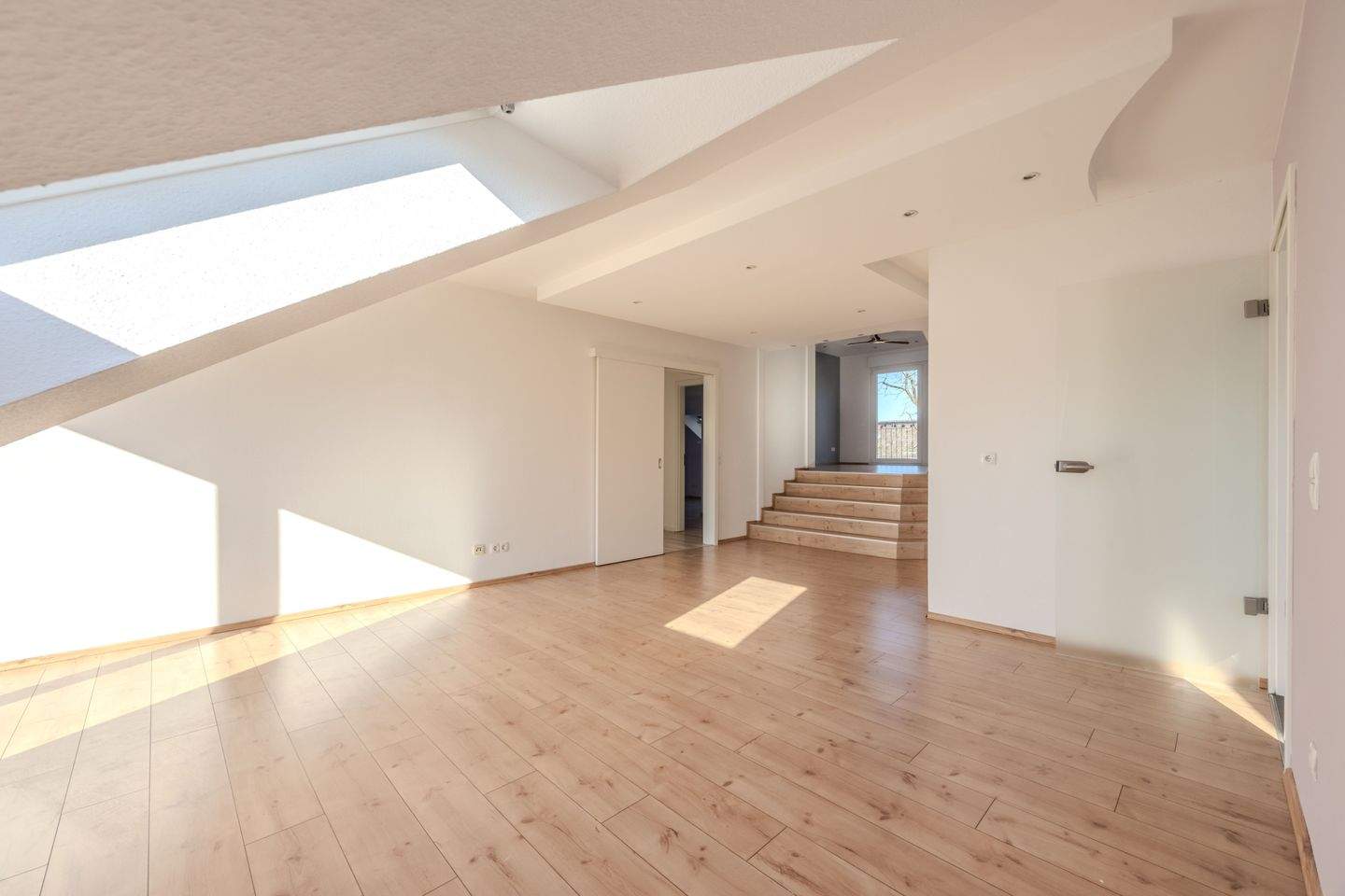 Thumbnail-Großzügige 4-Zimmer-Wohnung (133 m²) in Frankfurt-Niederrad - Baujahr 2010, Top-Zustand
