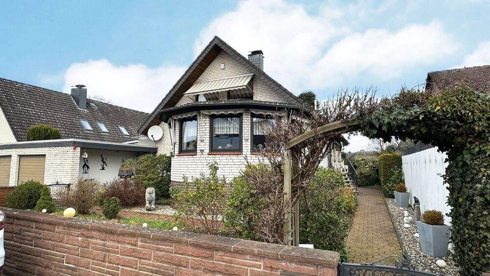 Thumbnail-Ein Zuhause mit Charakter - großzügiges Einfamilienhaus in Westercelle! (SY-1020-165)