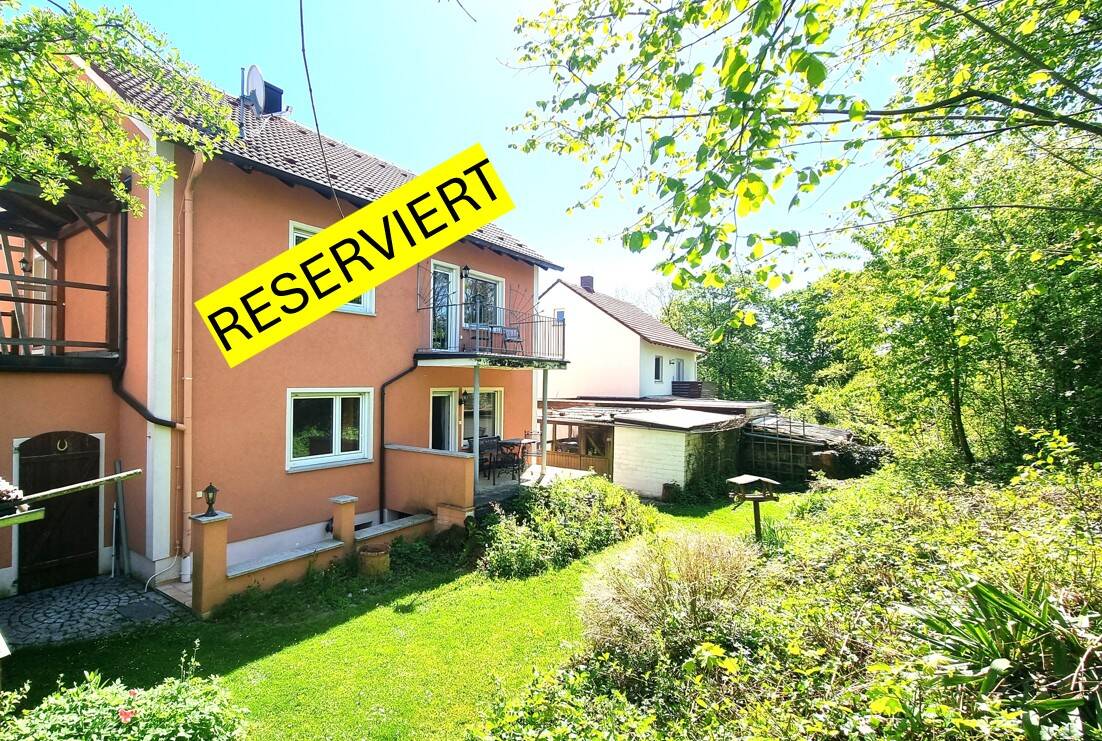 Thumbnail-RESERVIERT Schönes Wohnhaus mit zwei Wohnungen und Garage