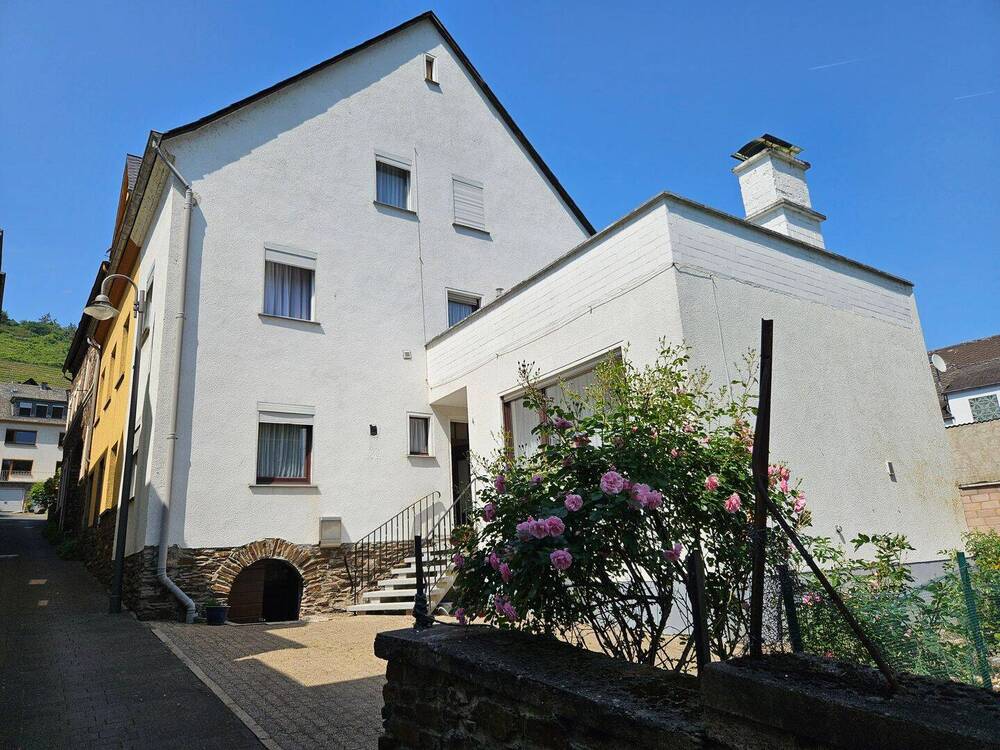 Thumbnail-Bei Cochem: Einfamilienhaus mit Potenzial - auch als Ferienhaus oder WG nutzbar