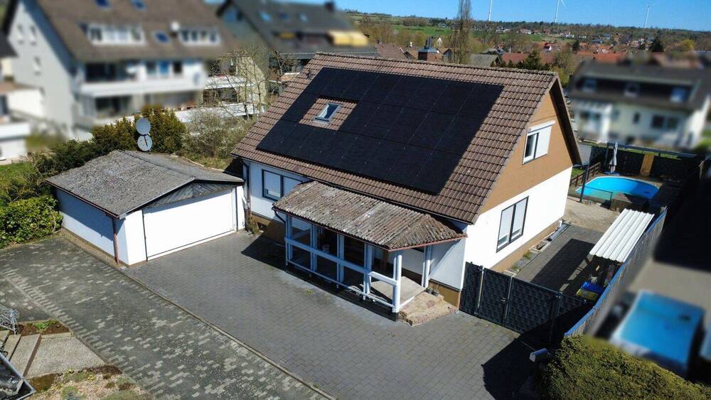 Thumbnail-Einfamilienhaus mit Doppelgarage und Pool