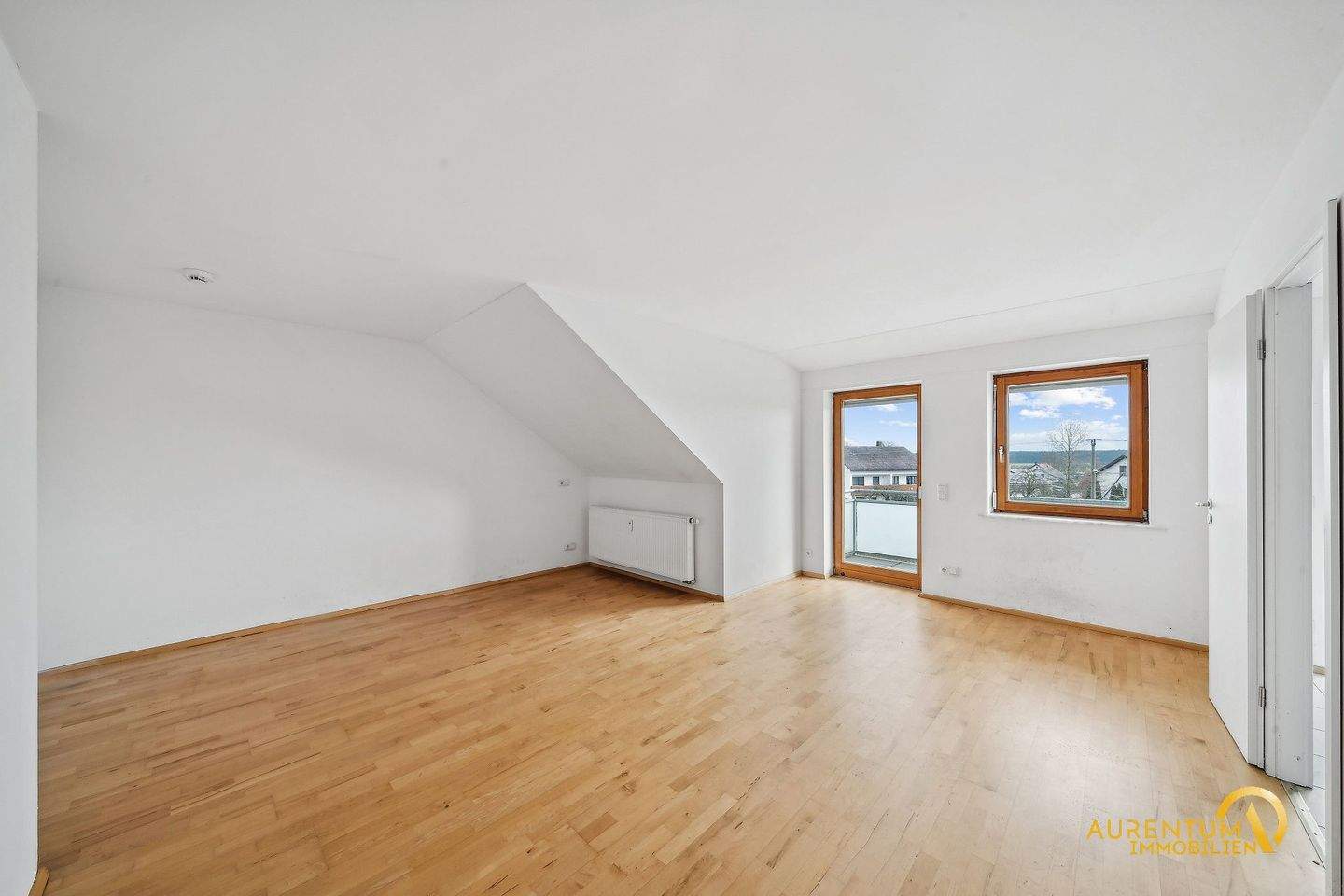 Thumbnail-Gepflegte 2-Zimmer-Dachgeschosswohnung mit Balkon und 83,8 m² - sofort bezugsfrei in Arnhofen