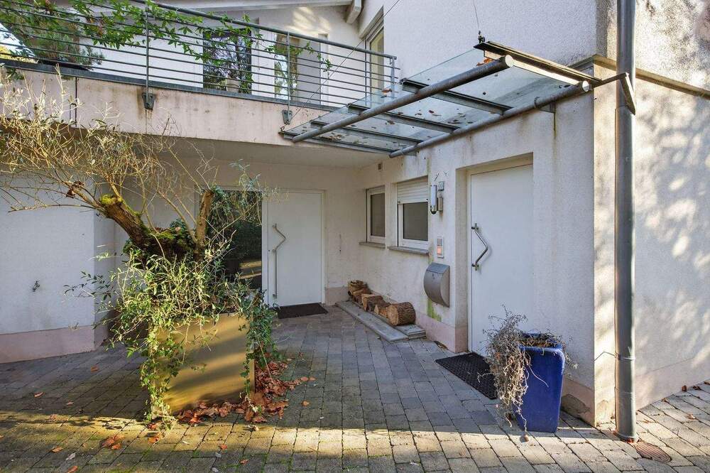 Thumbnail-Wo Wohnen zum Lebensgefühl wird - besonderes Zweifamilienhaus am Turmberg