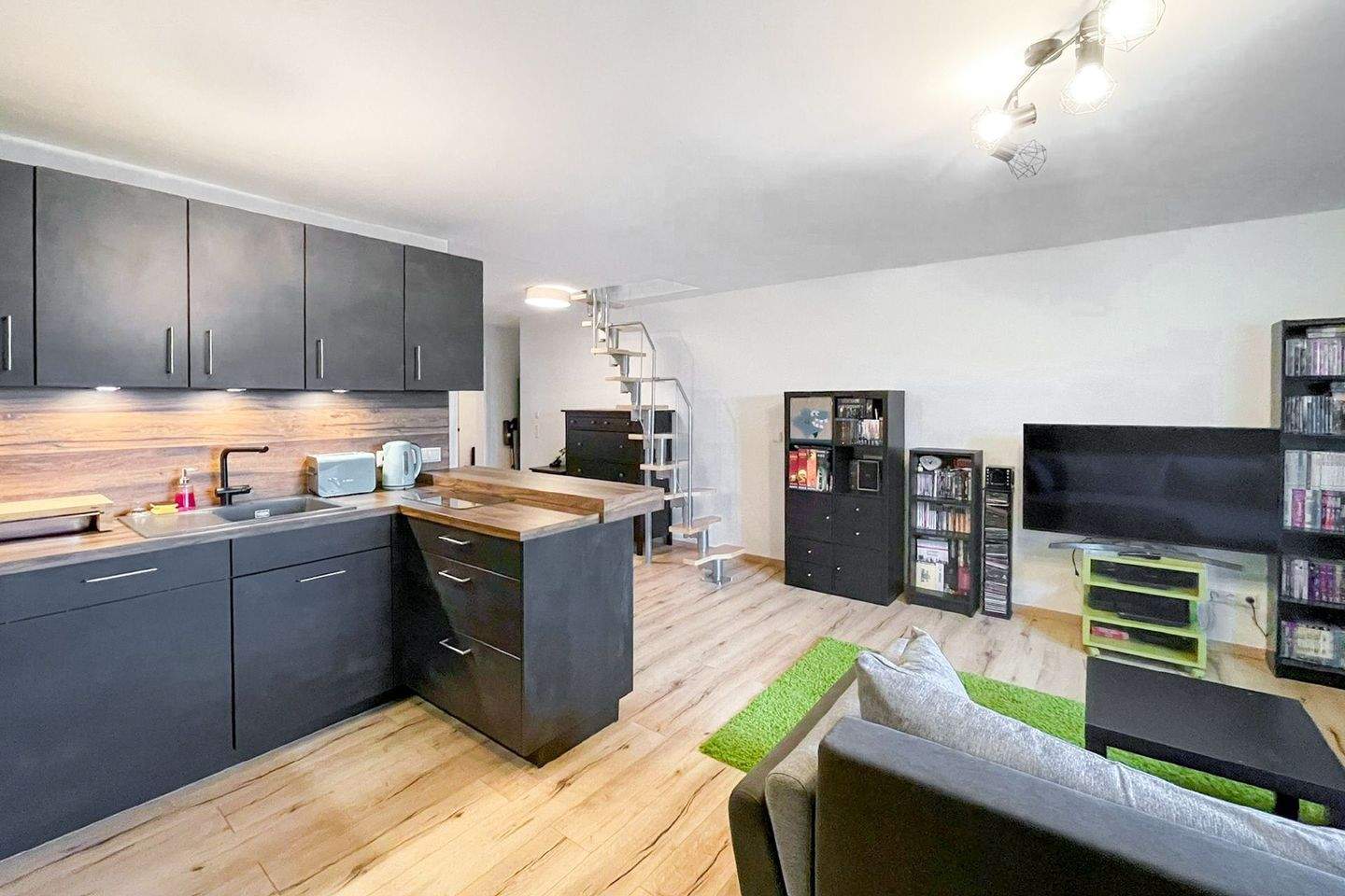 Thumbnail-AIGNER - Kernsanierte 2-Zimmer- Wohnung in Scheyern